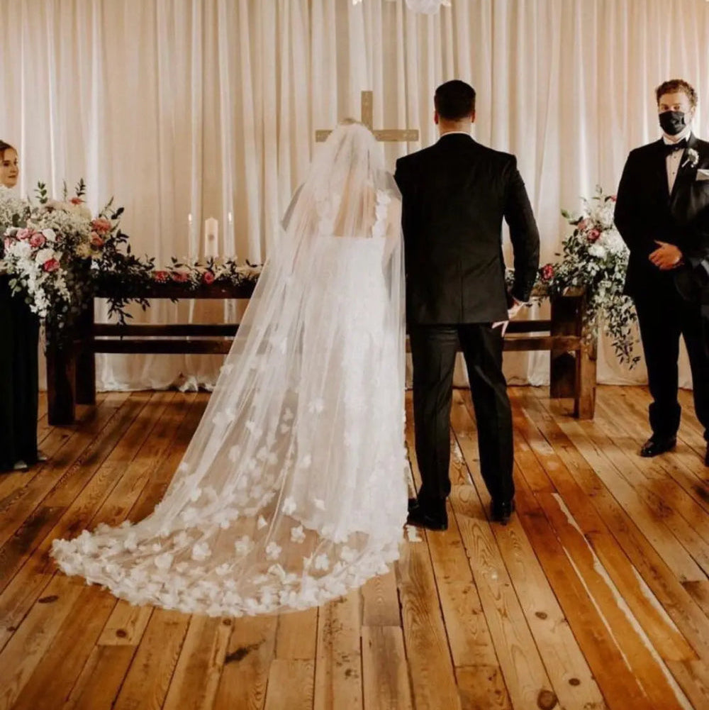 Voile long de mariée de la robe de mariée bohème, tissu léger et délicat, parfait pour une cérémonie romantique.