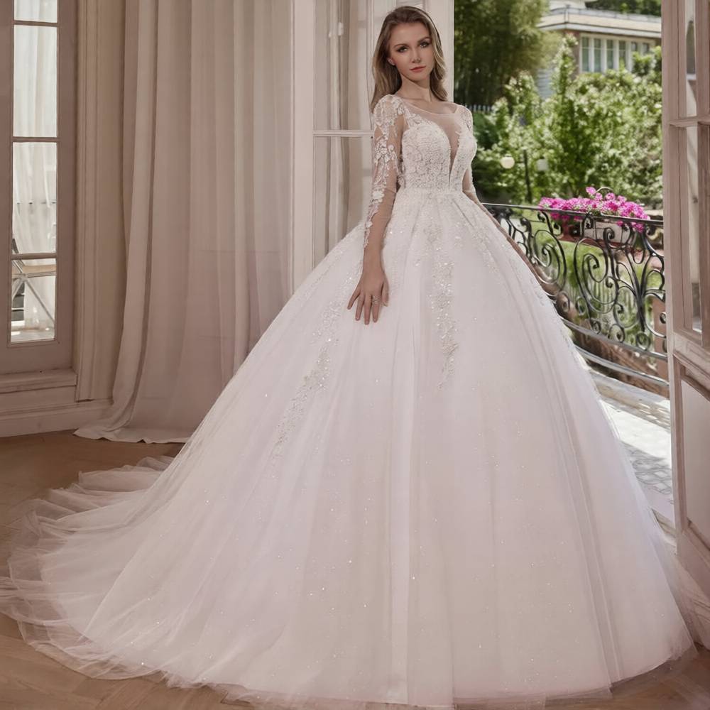 Robe de mariée vintage de Robe de mariée Paris, longue avec dentelle et décolleté élégant, portée par une femme dans un décor élégant