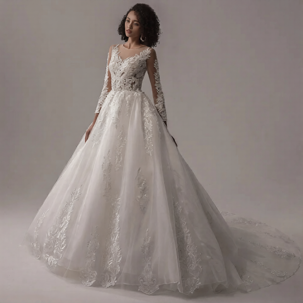 Robe de mariée elfique de la marque Robe de mariée Paris avec détails élégants et style féerique, vue de face sur fond blanc.