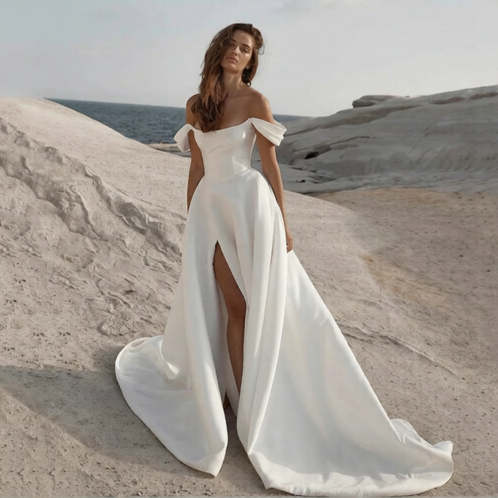 Robe de mariée asymétrique de Robe de mariée Paris, vue de face, en tissu blanc avec détails élégants et coupe moderne.