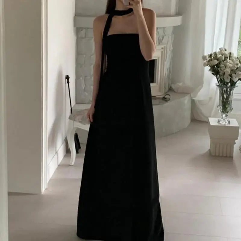 Robe de mariée ado de la marque Robe de mariée Paris, longue, blanche, avec détails en dentelle et voile élégant.
