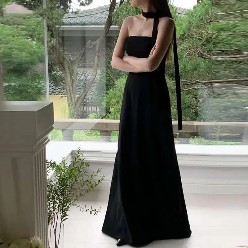 Robe de mariée ado de la marque Robe de mariée Paris, avec dentelle blanche, manches longues et jupe fluide pour jeune mariée