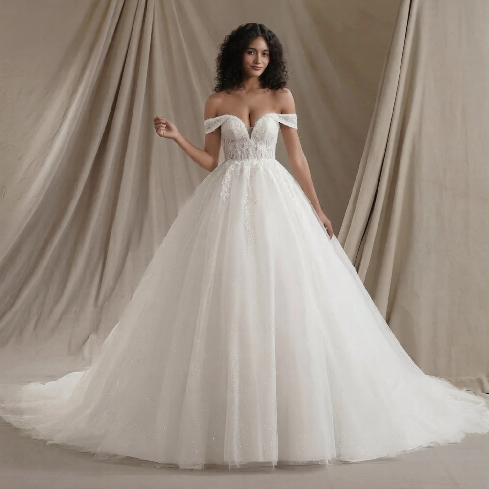 Robe de mariée princesse volumineuse de Robe de mariée Paris, dentelle blanche avec corsage ajusté et jupe ample en tulle.