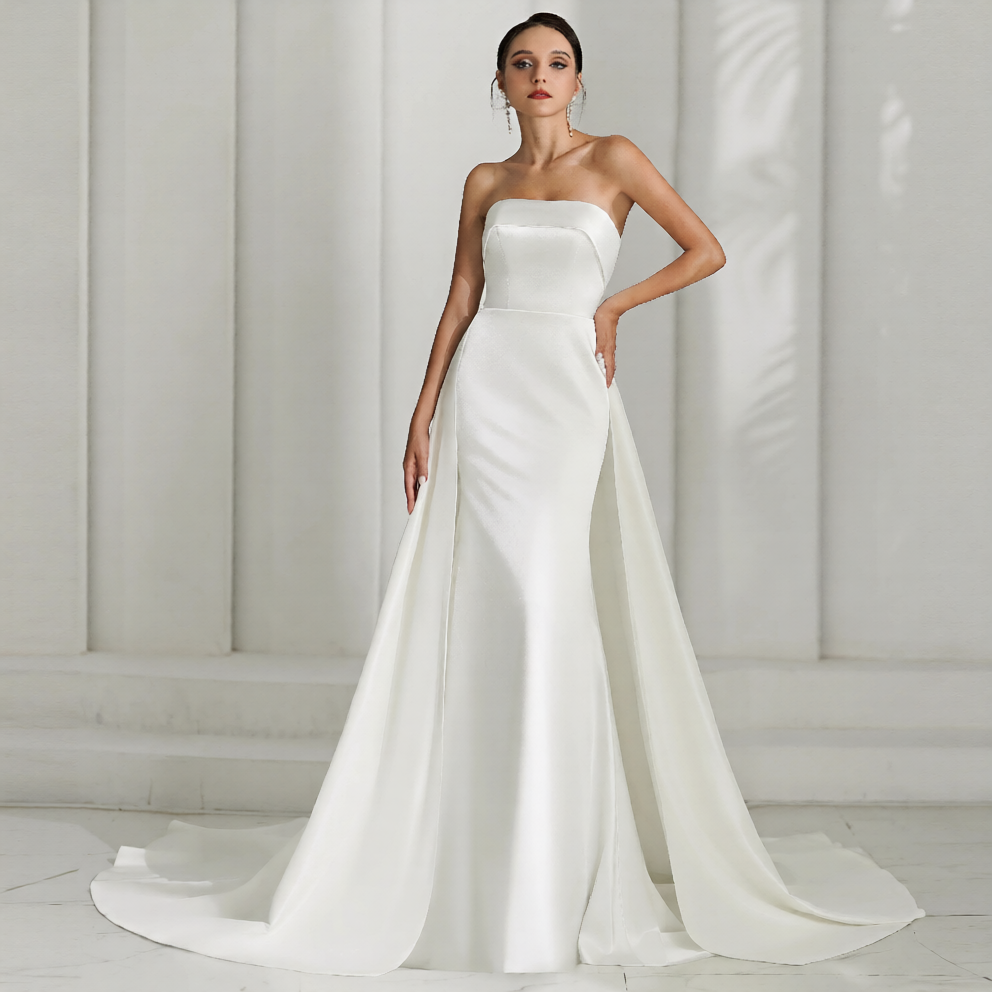 Robe de mariée petite taille de la marque Robe de mariée Paris, en tissu blanc avec détails élégants, vue de face.