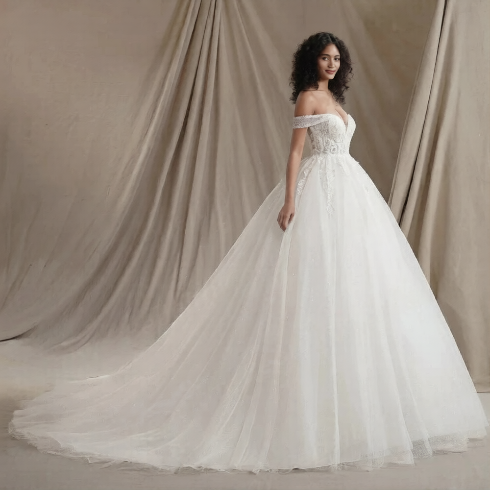 Robe de mariée princesse volumineuse de la marque Robe de mariée Paris, avec jupe ample et bustier élégant.