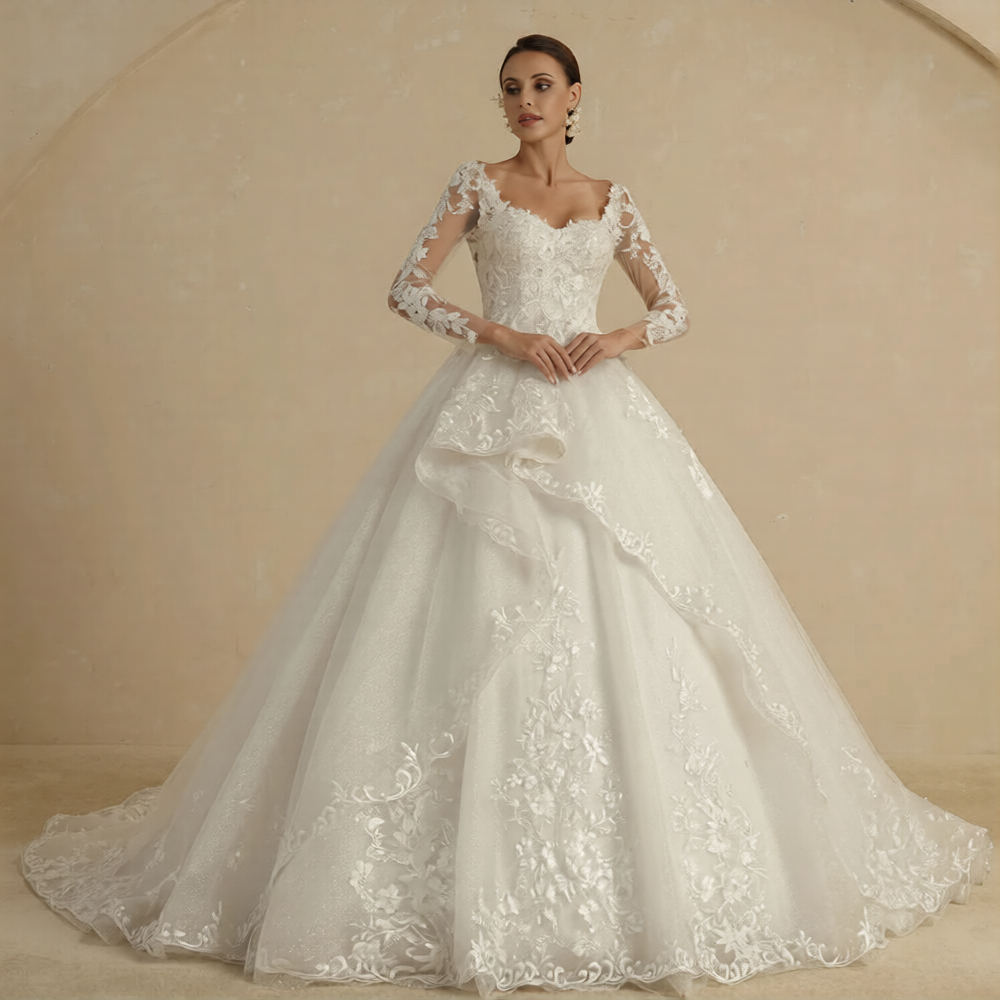 Robe de mariée en soie de la marque Robe de mariée Paris, détail de la robe élégante avec décolleté et broderies délicates