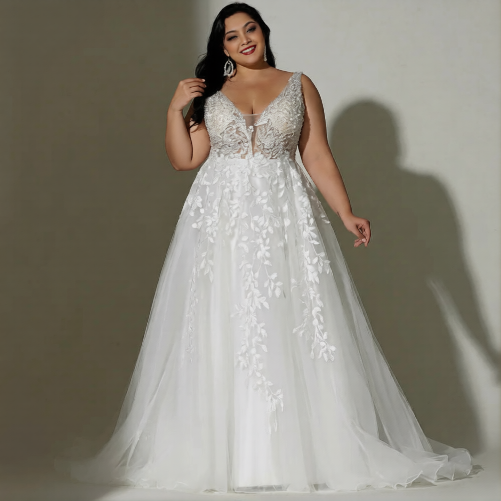 Robe de mariée femme ronde grande taille de la marque Robe de mariée Paris, avec voile et bustier élégant.