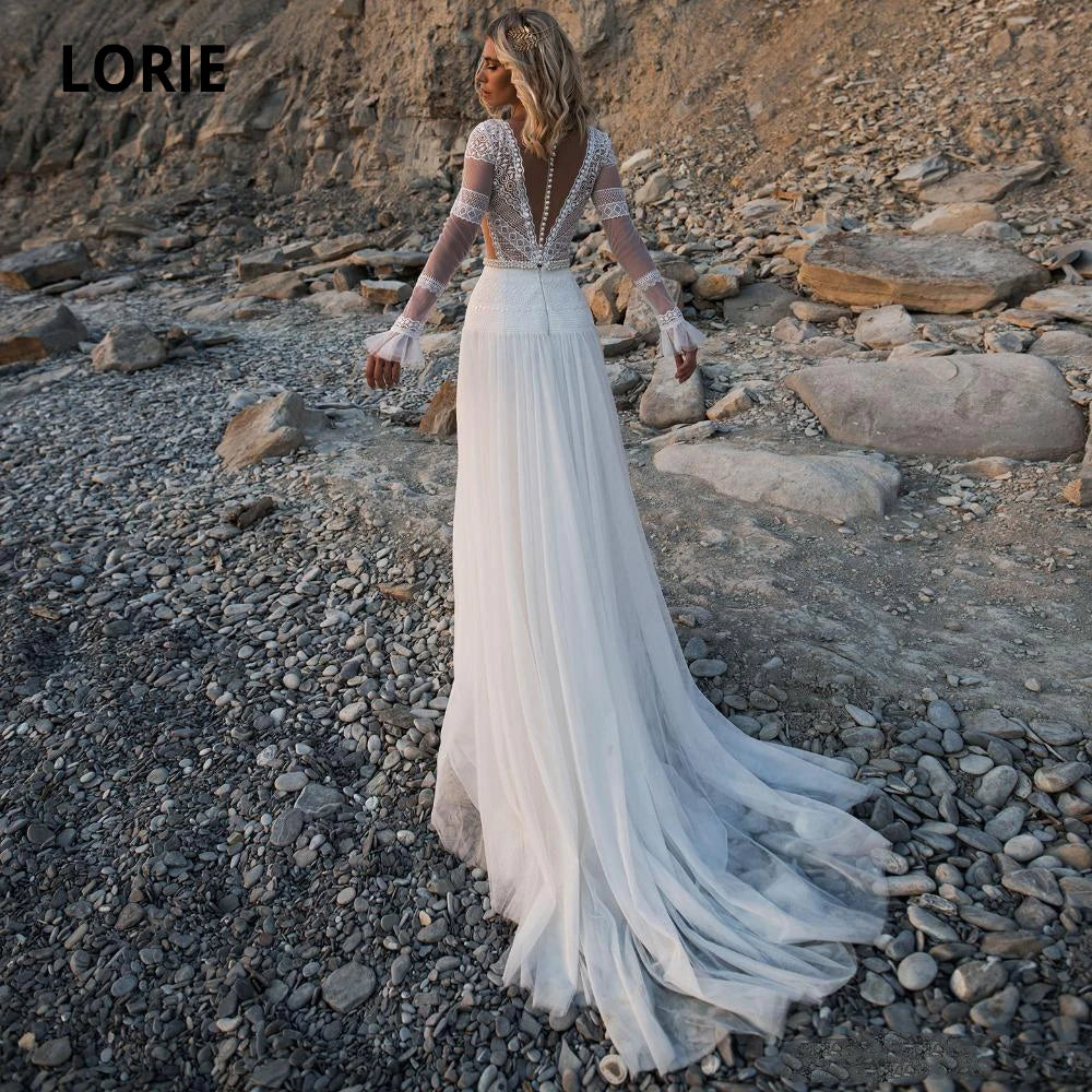 Robe de mariée bohème chic à manches longues, dentelle délicate et style bohème, idéale pour une cérémonie romantique.