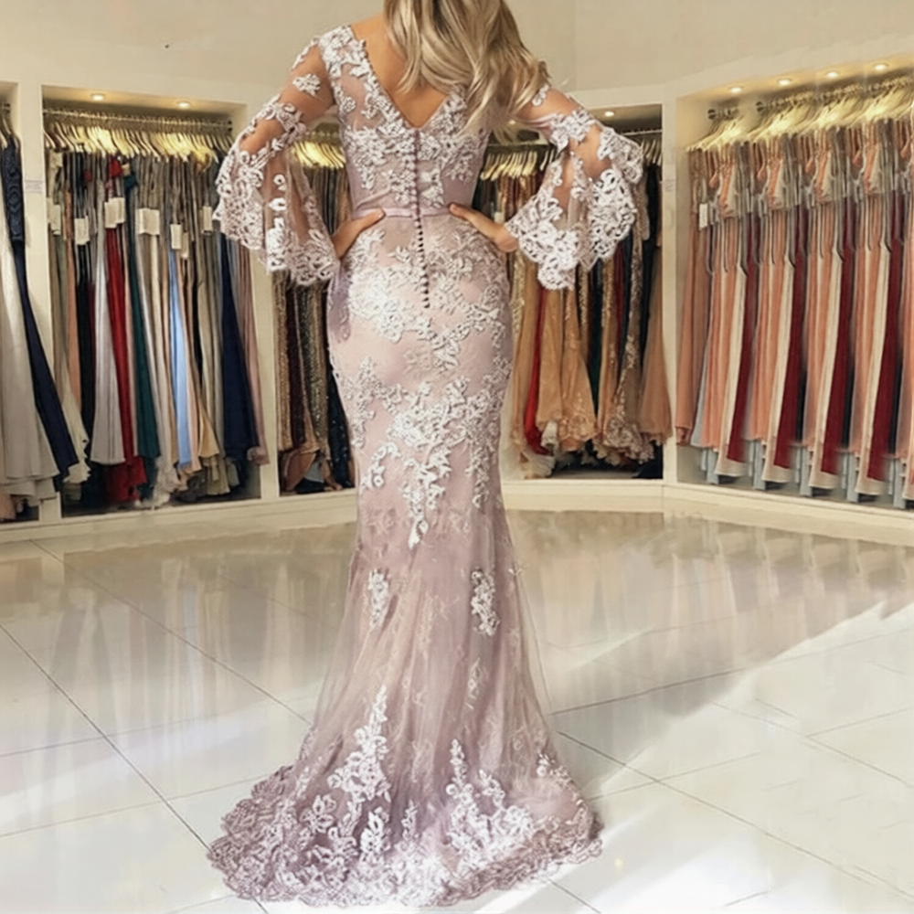 Robe mère de la mariée moderne de Robe de mariée Paris, élégante avec détails sophistiqués, vue en gros plan sur le tissu.