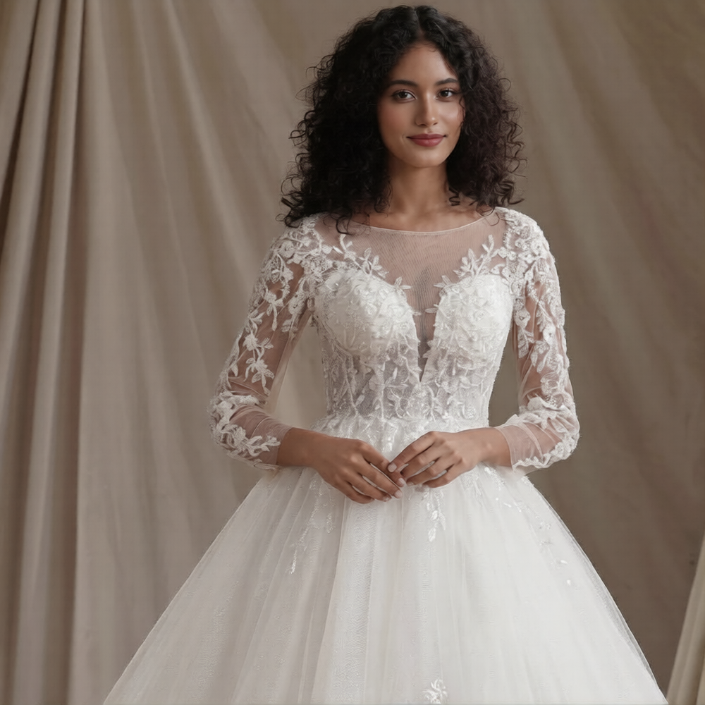 Robe de mariée transparente de Robe de Mariée Paris, détail en tulle et dentelle, élégante et fluide, vue de face.