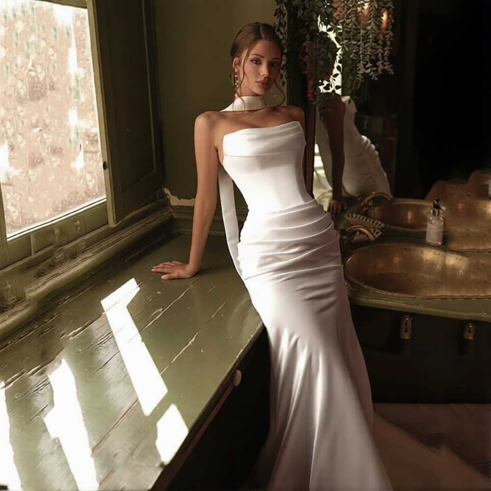 Robe de mariée sirène chic de la marque Robe de mariée Paris, avec détails élégants et tissu fluide, vue en entier.