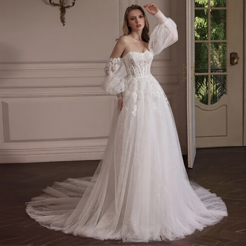 Robe de mariée manches bouffantes de la marque Robe de Mariée Paris, détail du tissu et du design élégant.