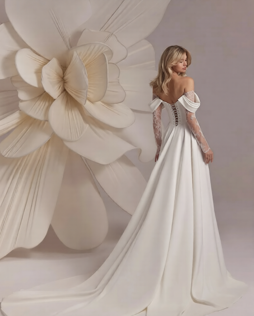 Robe de mariée haute couture de Robe de mariée Paris, avec détails en dentelle et tissu élégant, portée lors d'un mariage.