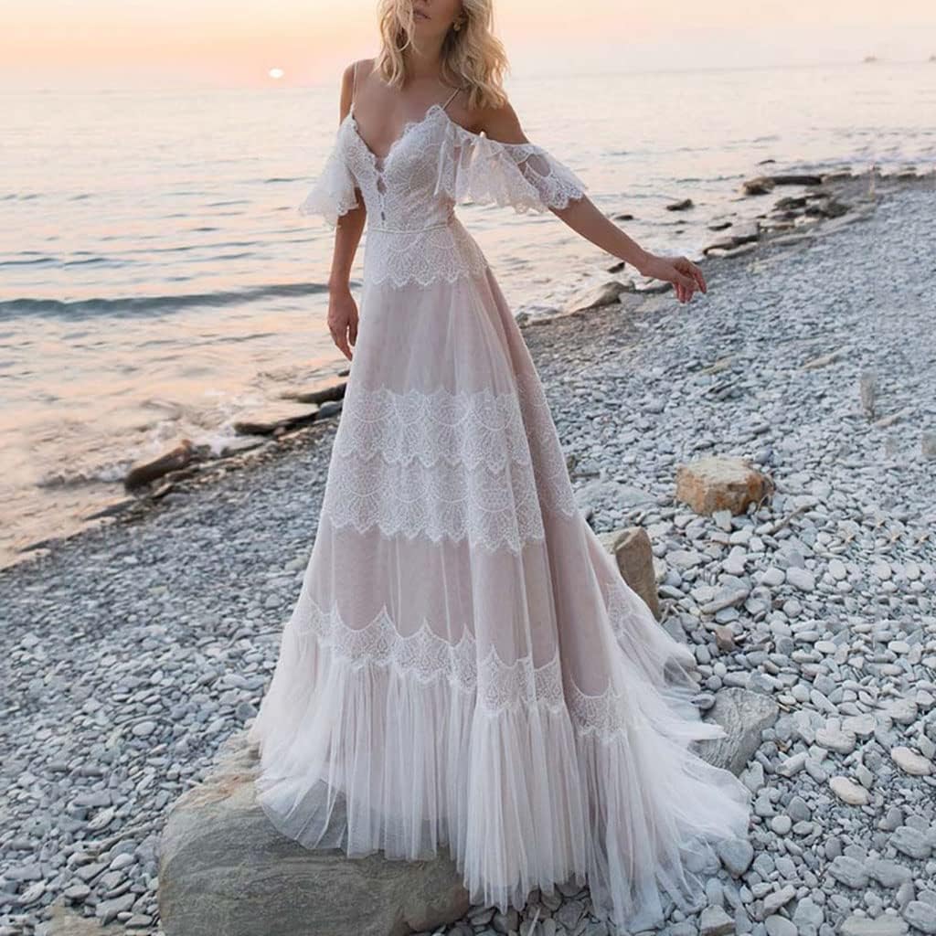 Robe de mariée bohème blanche 2024, longue avec dentelle et détails floraux, idéale pour un mariage champêtre.